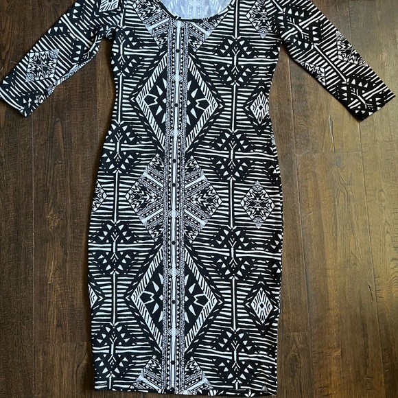 Dress - Picture 5 of 8